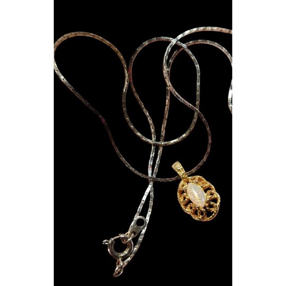 Elegant Oval Faux Opal Gold Tone Pendant Necklace - Picture 3 of 6